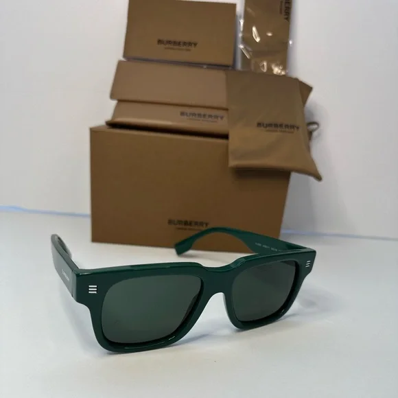 New Auth Burberry Hayden BE4394 Sunglasses Green Dark Green 54mm New & Authentic